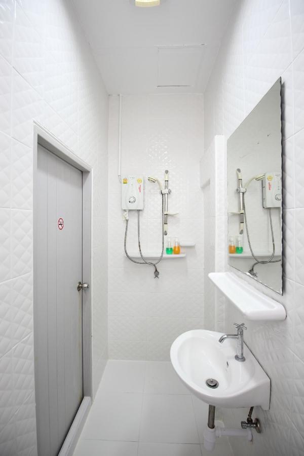Oyo 435 Frame Residence Phuket Dış mekan fotoğraf